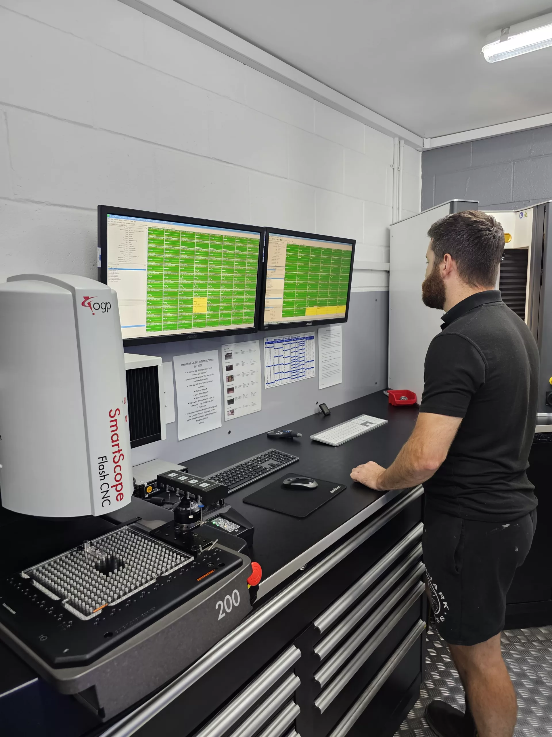 Discus SPC and FAI inspection software being demonstrated on a screen