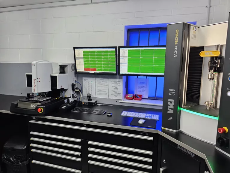 Discus SPC and FAI inspection software being demonstrated on a screen