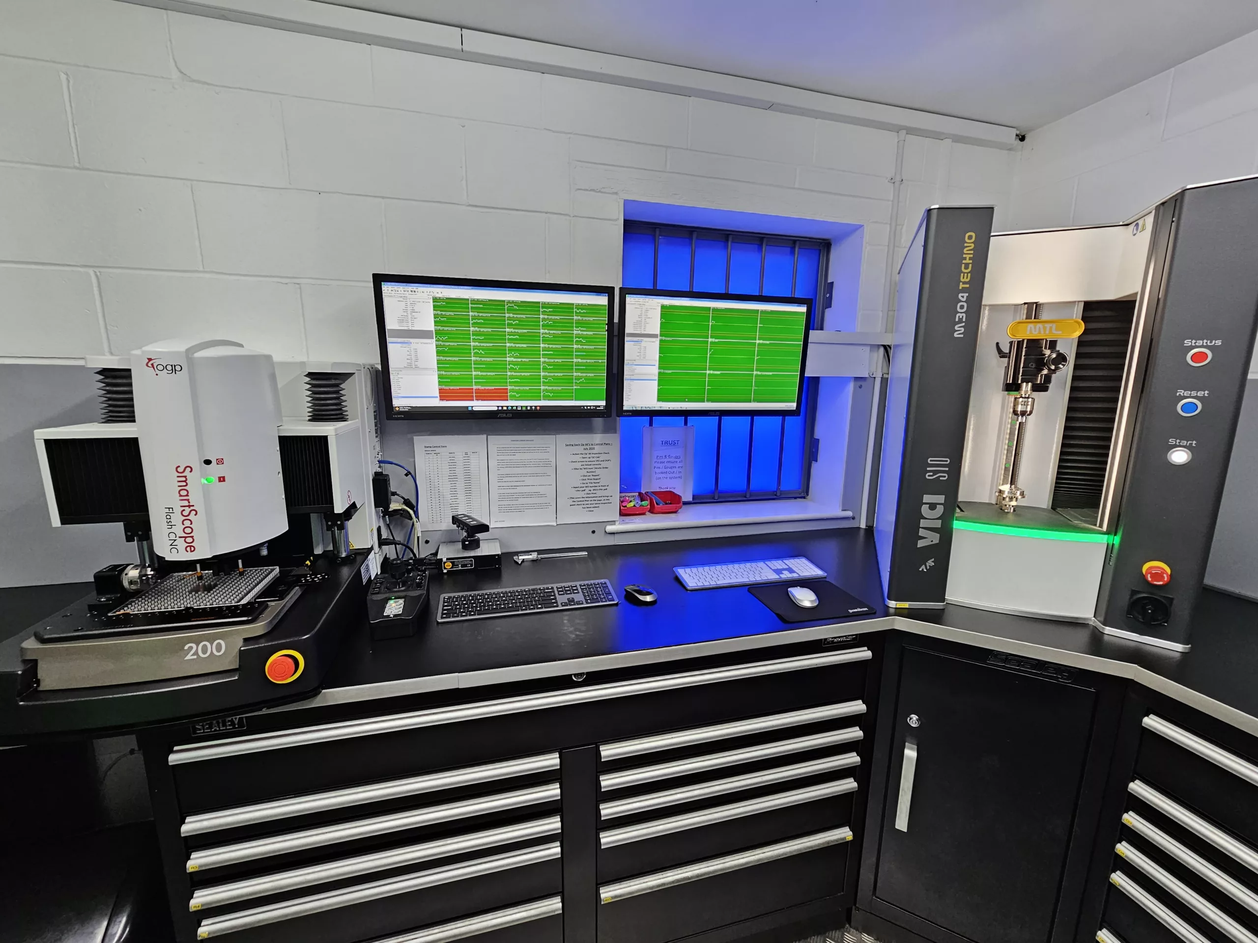 Discus SPC and FAI inspection software being demonstrated on a screen